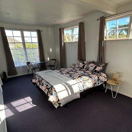 2 Bedroom Private Guesthouse In Korokoro 下哈特 外观 照片